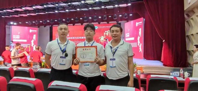 喜報(bào)頻傳！博倫職校在國(guó)賽中斬獲4枚獎(jiǎng)牌，彰顯電子技術(shù)專業(yè)實(shí)力